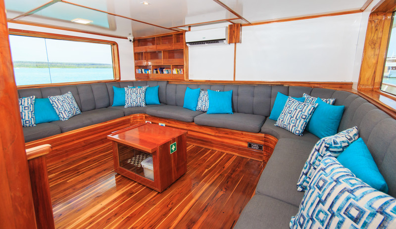 Galapagos Boat EDEN Lounge Medium